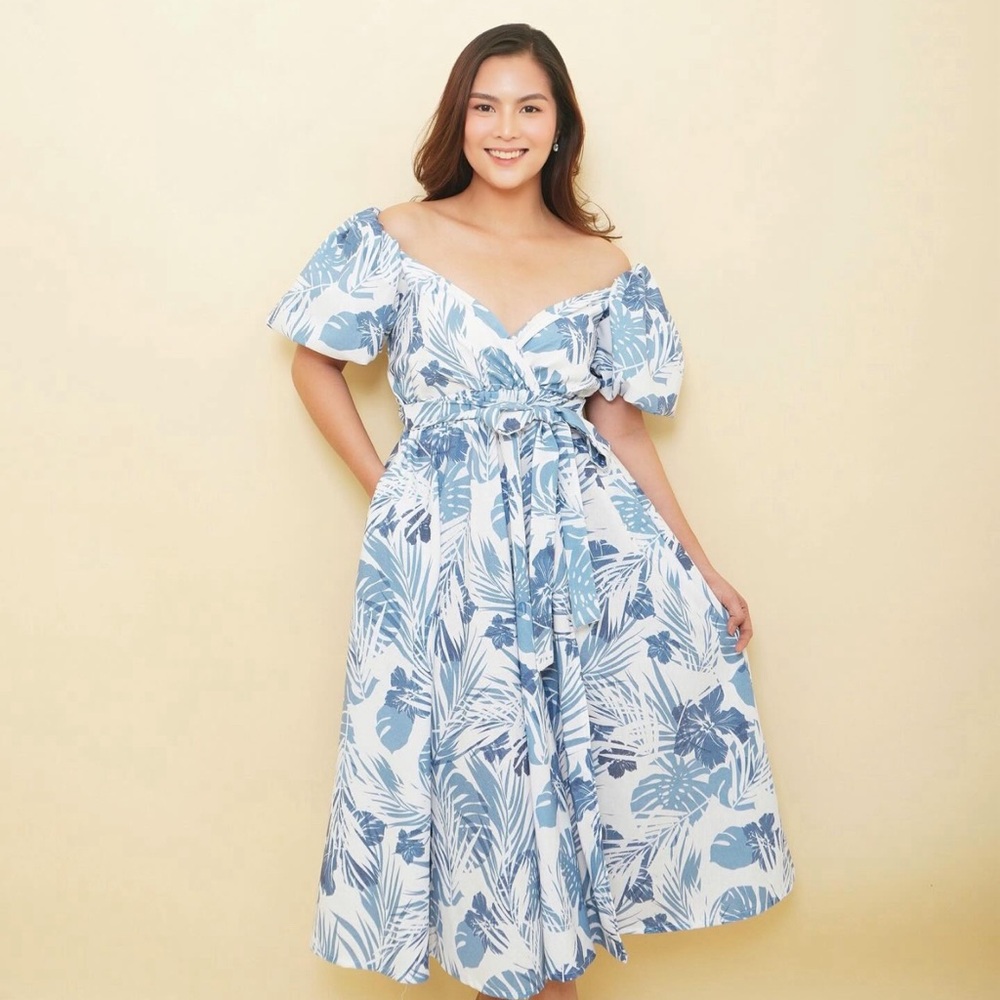 NWT Puff sleeve dress with slit